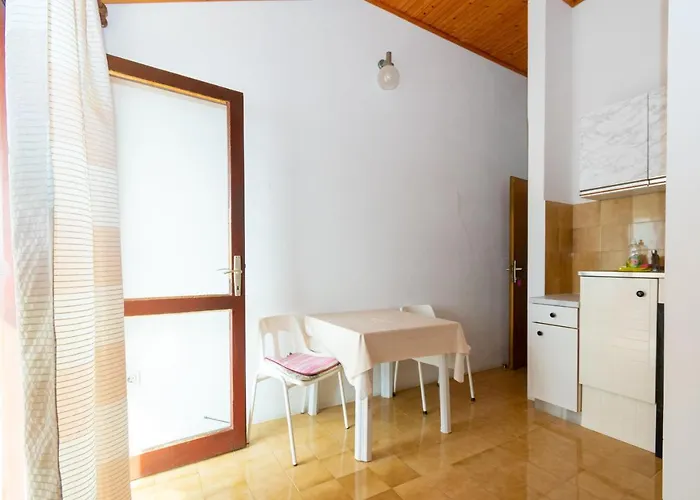 Mandre 4101c شقة *